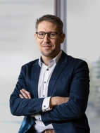 Portraitfoto des Mitarbeiters Jakob Bacher