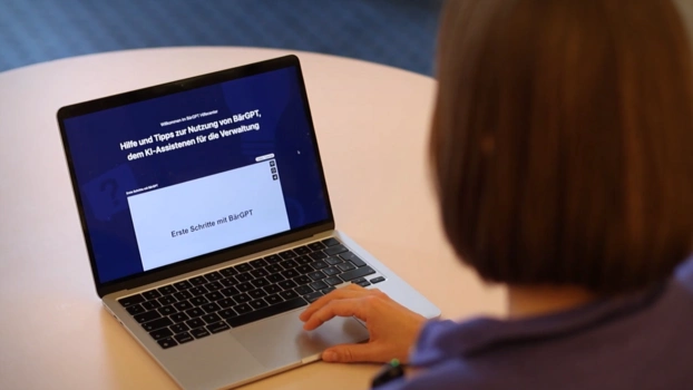 BaerGPT auf einem Laptop