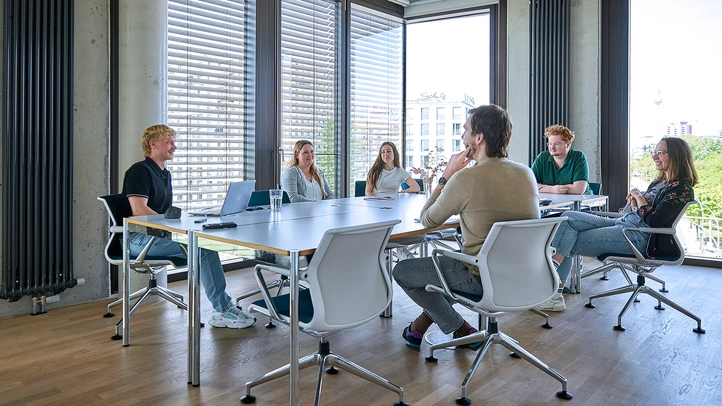 Besprechung vor Ort in einem Büro