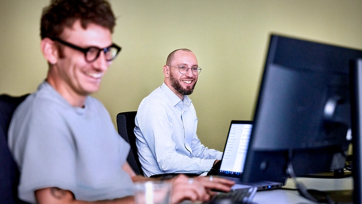 Menschen bei der Arbeit. 