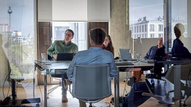 Personen in einem Meeting