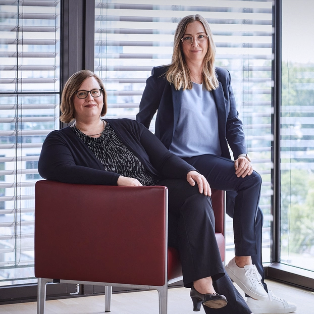 Julia Läkemäker und Sandra Valentin, Co-COOs bei der ]init[ AG.
