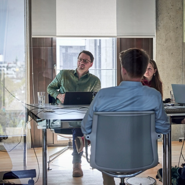 Personen in einem Meeting