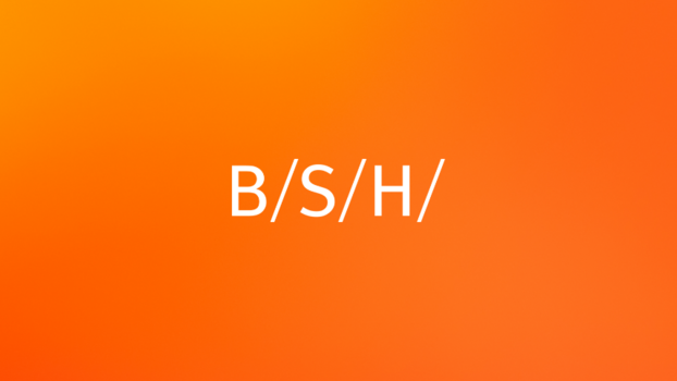 Logo von BSH Hausgeräte vor einem orange-rot eingefärbten Hintergrund.
